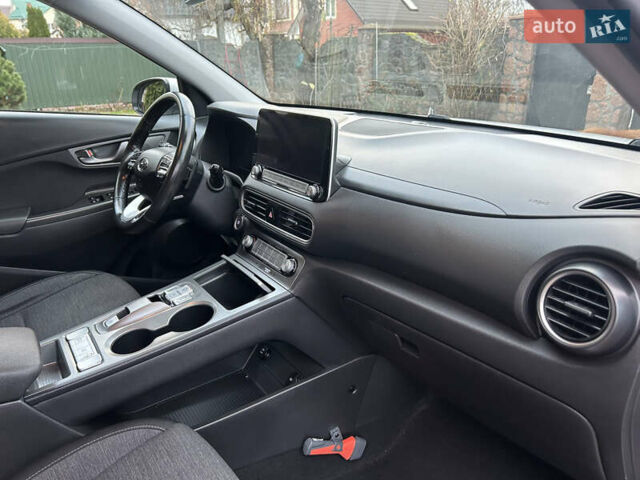 Черный Рено Megane E-Tech, объемом двигателя 0 л и пробегом 107 тыс. км за 17999 $, фото 18 на Automoto.ua