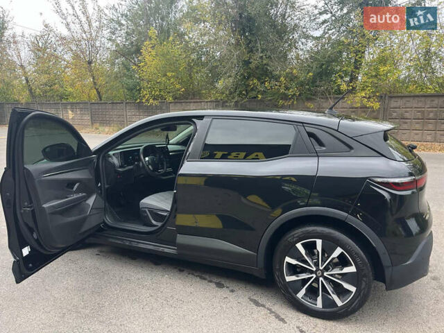 Черный Рено Megane E-Tech, объемом двигателя 0 л и пробегом 60 тыс. км за 19500 $, фото 4 на Automoto.ua