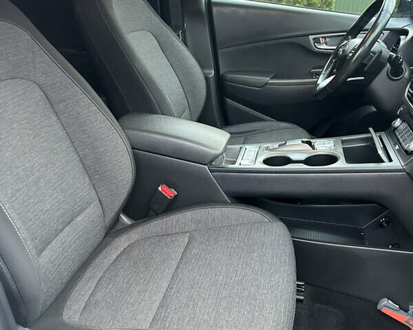 Черный Рено Megane E-Tech, объемом двигателя 0 л и пробегом 107 тыс. км за 17999 $, фото 19 на Automoto.ua