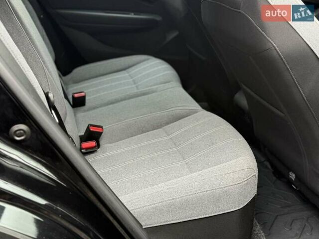 Черный Рено Megane E-Tech, объемом двигателя 0 л и пробегом 72 тыс. км за 21999 $, фото 11 на Automoto.ua