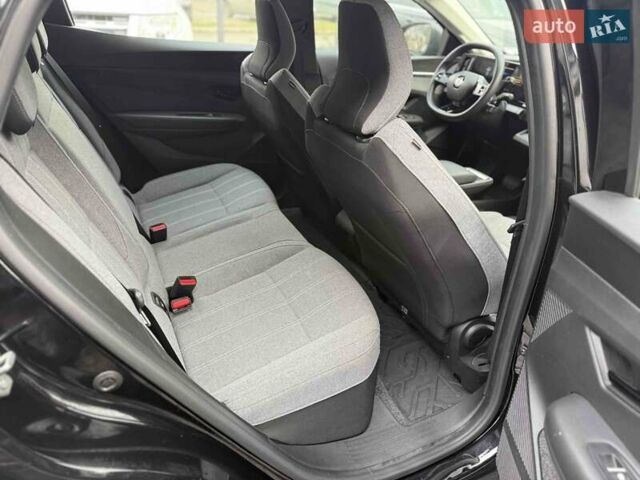 Черный Рено Megane E-Tech, объемом двигателя 0 л и пробегом 72 тыс. км за 21999 $, фото 9 на Automoto.ua