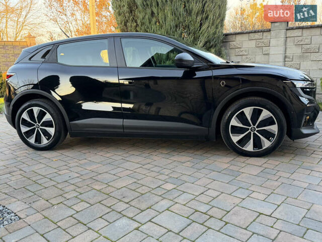 Черный Рено Megane E-Tech, объемом двигателя 0 л и пробегом 4 тыс. км за 22900 $, фото 6 на Automoto.ua