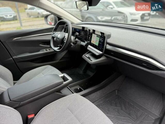 Черный Рено Megane E-Tech, объемом двигателя 0 л и пробегом 72 тыс. км за 21999 $, фото 8 на Automoto.ua