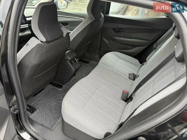 Черный Рено Megane E-Tech, объемом двигателя 0 л и пробегом 72 тыс. км за 21999 $, фото 14 на Automoto.ua