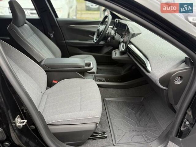 Черный Рено Megane E-Tech, объемом двигателя 0 л и пробегом 72 тыс. км за 21999 $, фото 7 на Automoto.ua