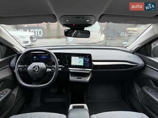 Черный Рено Megane E-Tech, объемом двигателя 0 л и пробегом 72 тыс. км за 21999 $, фото 6 на Automoto.ua