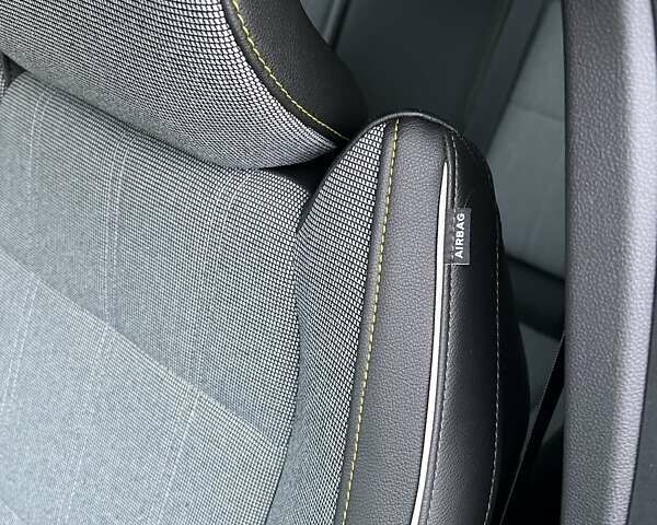 Черный Рено Megane E-Tech, объемом двигателя 0 л и пробегом 6 тыс. км за 28250 $, фото 26 на Automoto.ua