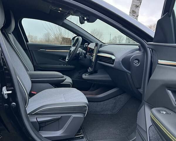 Черный Рено Megane E-Tech, объемом двигателя 0 л и пробегом 6 тыс. км за 28250 $, фото 34 на Automoto.ua