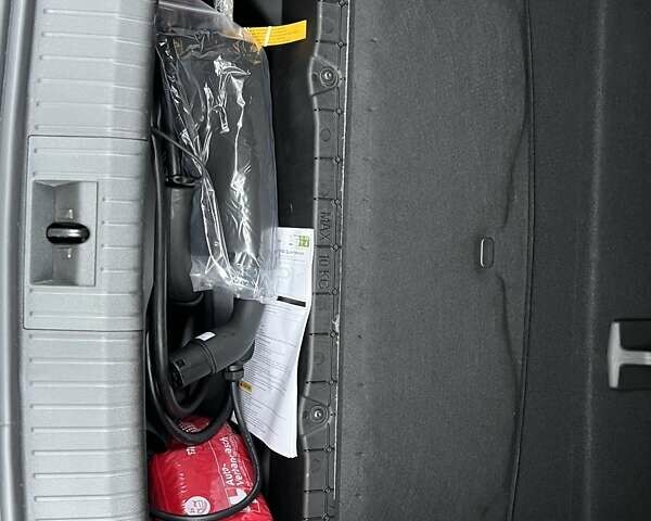 Черный Рено Megane E-Tech, объемом двигателя 0 л и пробегом 6 тыс. км за 28250 $, фото 19 на Automoto.ua