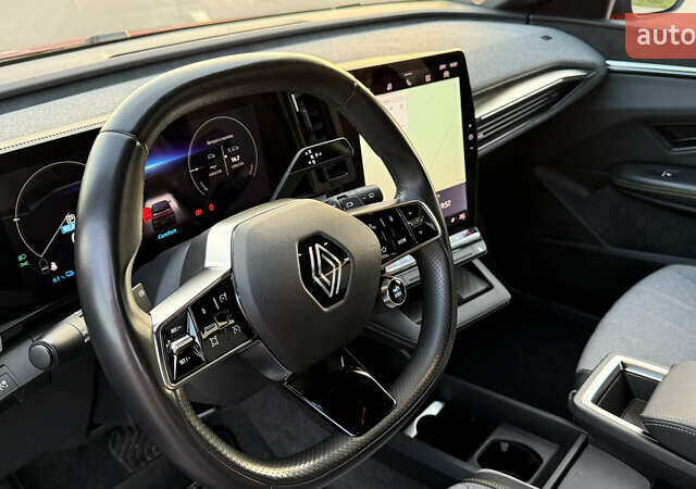 Красный Рено Megane E-Tech, объемом двигателя 0 л и пробегом 49 тыс. км за 23900 $, фото 17 на Automoto.ua