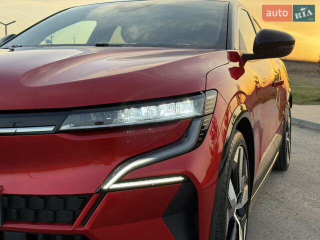 Красный Рено Megane E-Tech, объемом двигателя 0 л и пробегом 49 тыс. км за 23900 $, фото 14 на Automoto.ua