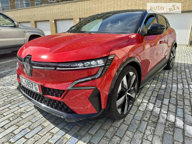 Красный Рено Megane E-Tech, объемом двигателя 0 л и пробегом 32 тыс. км за 26200 $, фото 2 на Automoto.ua