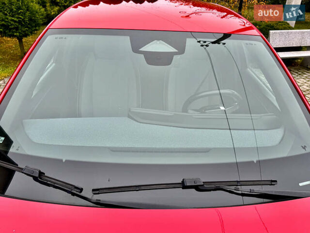 Красный Рено Megane E-Tech, объемом двигателя 0 л и пробегом 38 тыс. км за 19995 $, фото 21 на Automoto.ua