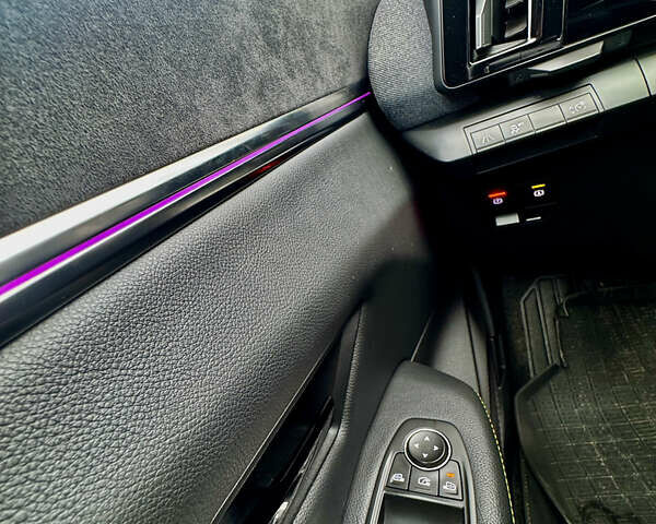 Красный Рено Megane E-Tech, объемом двигателя 0 л и пробегом 38 тыс. км за 19995 $, фото 137 на Automoto.ua