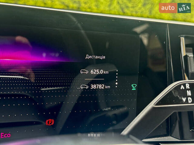 Красный Рено Megane E-Tech, объемом двигателя 0 л и пробегом 38 тыс. км за 19995 $, фото 135 на Automoto.ua