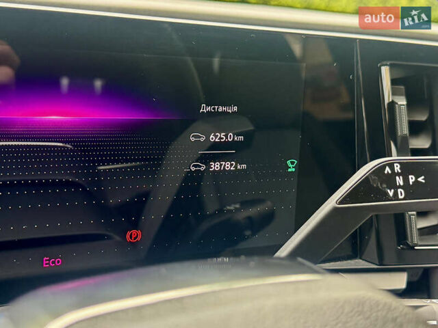 Красный Рено Megane E-Tech, объемом двигателя 0 л и пробегом 38 тыс. км за 19995 $, фото 136 на Automoto.ua