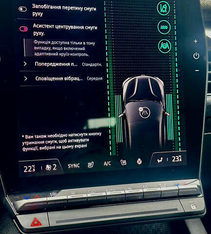 Красный Рено Megane E-Tech, объемом двигателя 0 л и пробегом 38 тыс. км за 19995 $, фото 121 на Automoto.ua