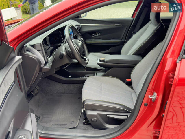 Красный Рено Megane E-Tech, объемом двигателя 0 л и пробегом 38 тыс. км за 19995 $, фото 53 на Automoto.ua