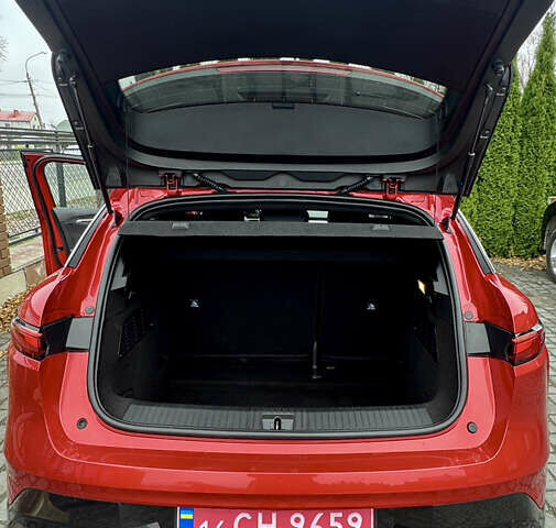 Красный Рено Megane E-Tech, объемом двигателя 0 л и пробегом 38 тыс. км за 19995 $, фото 152 на Automoto.ua