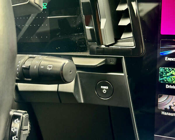 Красный Рено Megane E-Tech, объемом двигателя 0 л и пробегом 38 тыс. км за 19995 $, фото 139 на Automoto.ua