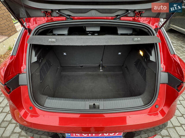 Красный Рено Megane E-Tech, объемом двигателя 0 л и пробегом 38 тыс. км за 19995 $, фото 153 на Automoto.ua