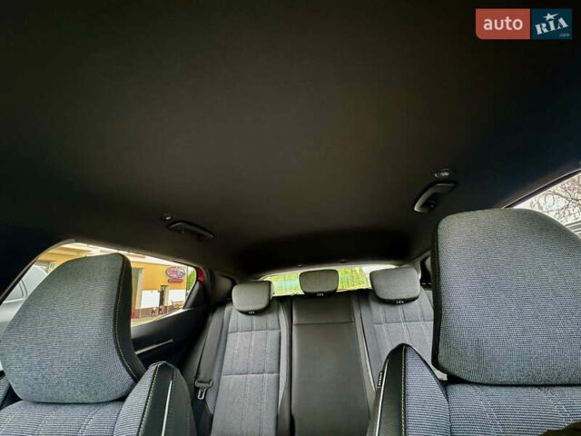 Красный Рено Megane E-Tech, объемом двигателя 0 л и пробегом 38 тыс. км за 19995 $, фото 144 на Automoto.ua