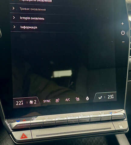 Красный Рено Megane E-Tech, объемом двигателя 0 л и пробегом 38 тыс. км за 19995 $, фото 115 на Automoto.ua