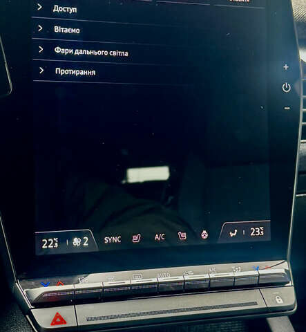 Красный Рено Megane E-Tech, объемом двигателя 0 л и пробегом 38 тыс. км за 19995 $, фото 117 на Automoto.ua