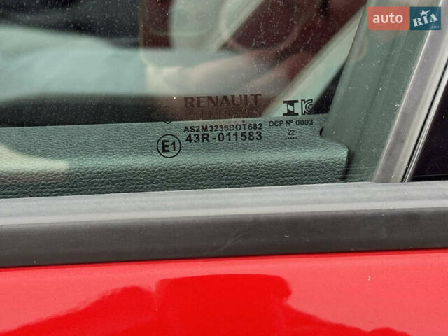 Красный Рено Megane E-Tech, объемом двигателя 0 л и пробегом 38 тыс. км за 19995 $, фото 48 на Automoto.ua