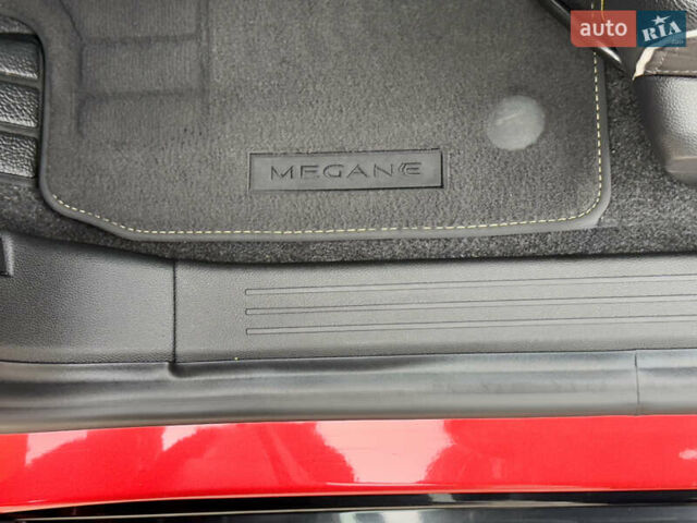 Красный Рено Megane E-Tech, объемом двигателя 0 л и пробегом 38 тыс. км за 19995 $, фото 62 на Automoto.ua