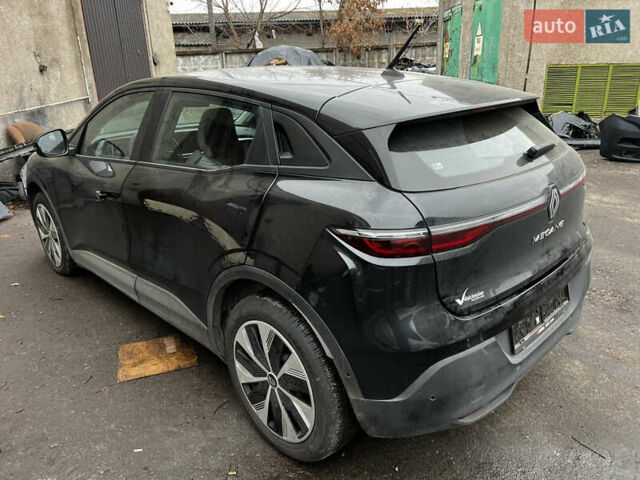 Красный Рено Megane E-Tech, объемом двигателя 0 л и пробегом 9 тыс. км за 16300 $, фото 7 на Automoto.ua