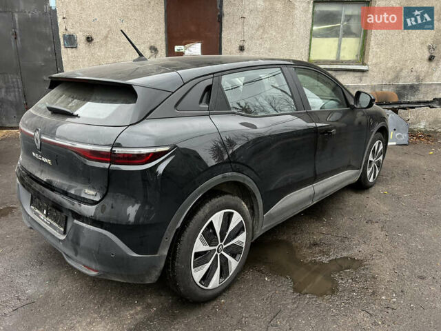 Красный Рено Megane E-Tech, объемом двигателя 0 л и пробегом 9 тыс. км за 16300 $, фото 5 на Automoto.ua