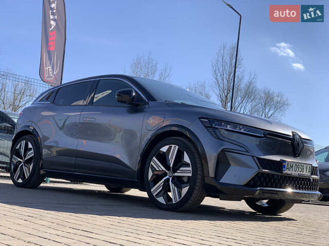 Серый Рено Megane E-Tech, объемом двигателя 0 л и пробегом 22 тыс. км за 21955 $, фото 5 на Automoto.ua