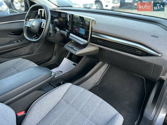 Серый Рено Megane E-Tech, объемом двигателя 0 л и пробегом 90 тыс. км за 19450 $, фото 26 на Automoto.ua