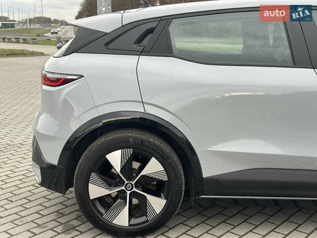 Серый Рено Megane E-Tech, объемом двигателя 0 л и пробегом 68 тыс. км за 19900 $, фото 3 на Automoto.ua