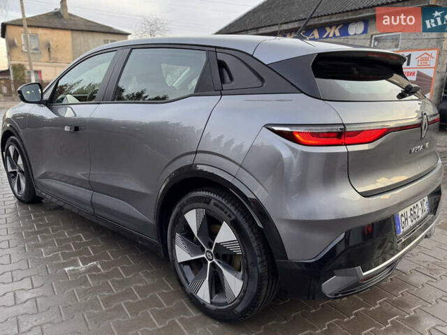 Серый Рено Megane E-Tech, объемом двигателя 0 л и пробегом 88 тыс. км за 19500 $, фото 8 на Automoto.ua