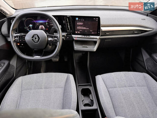 Серый Рено Megane E-Tech, объемом двигателя 0 л и пробегом 88 тыс. км за 19500 $, фото 11 на Automoto.ua
