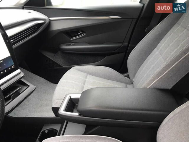 Сірий Рено Megane E-Tech, об'ємом двигуна 0 л та пробігом 40 тис. км за 19400 $, фото 19 на Automoto.ua