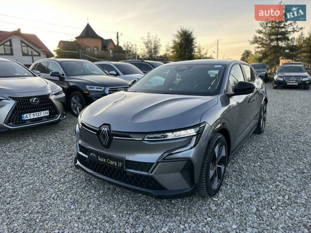 Серый Рено Megane E-Tech, объемом двигателя 0 л и пробегом 90 тыс. км за 19450 $, фото 4 на Automoto.ua