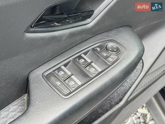 Сірий Рено Megane E-Tech, об'ємом двигуна 0 л та пробігом 134 тис. км за 18450 $, фото 28 на Automoto.ua