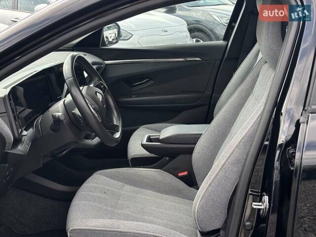 Серый Рено Megane E-Tech, объемом двигателя 0 л и пробегом 134 тыс. км за 17999 $, фото 31 на Automoto.ua