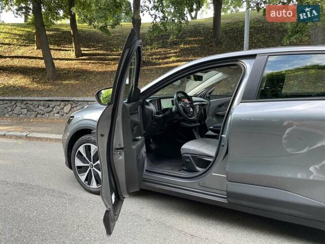 Серый Рено Megane E-Tech, объемом двигателя 0 л и пробегом 83 тыс. км за 19900 $, фото 13 на Automoto.ua