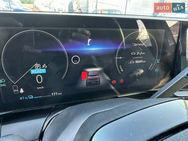 Серый Рено Megane E-Tech, объемом двигателя 0 л и пробегом 90 тыс. км за 19450 $, фото 19 на Automoto.ua
