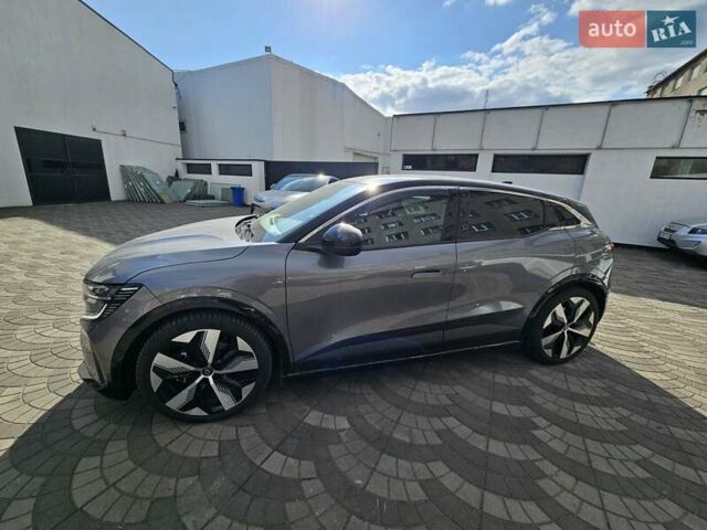 Серый Рено Megane E-Tech, объемом двигателя 0 л и пробегом 16 тыс. км за 25900 $, фото 2 на Automoto.ua