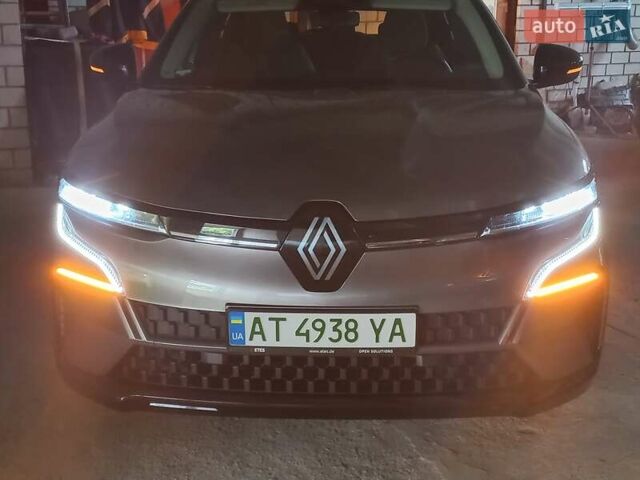 Серый Рено Megane E-Tech, объемом двигателя 0 л и пробегом 42 тыс. км за 18900 $, фото 41 на Automoto.ua