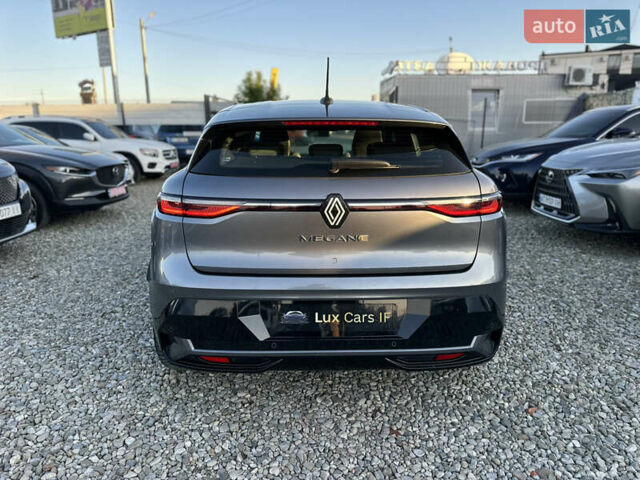 Серый Рено Megane E-Tech, объемом двигателя 0 л и пробегом 90 тыс. км за 19450 $, фото 9 на Automoto.ua