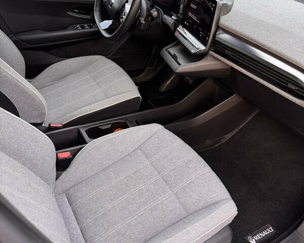 Серый Рено Megane E-Tech, объемом двигателя 0 л и пробегом 88 тыс. км за 19500 $, фото 12 на Automoto.ua