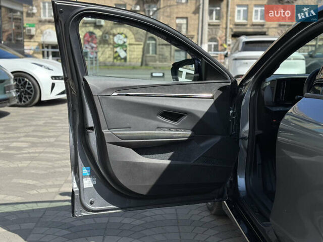 Серый Рено Megane E-Tech, объемом двигателя 0 л и пробегом 15 тыс. км за 26900 $, фото 24 на Automoto.ua