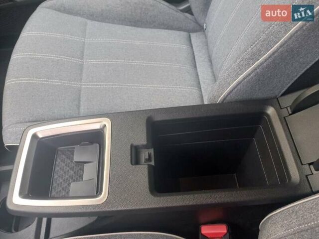 Сірий Рено Megane E-Tech, об'ємом двигуна 0 л та пробігом 42 тис. км за 18900 $, фото 36 на Automoto.ua