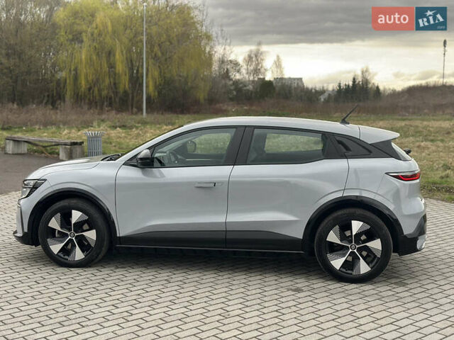Серый Рено Megane E-Tech, объемом двигателя 0 л и пробегом 68 тыс. км за 19900 $, фото 8 на Automoto.ua
